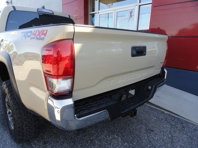 Toyota Tacoma photo 5