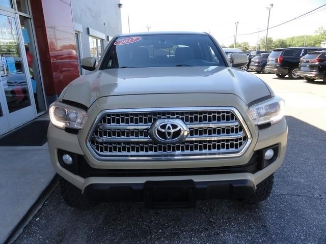 Toyota Tacoma photo 8