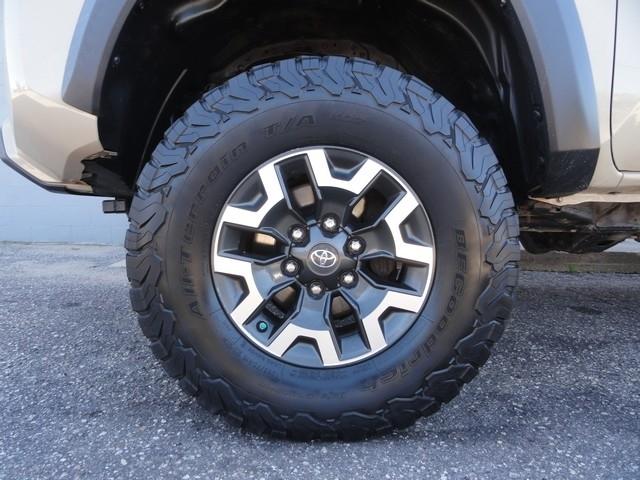 Toyota Tacoma photo 9