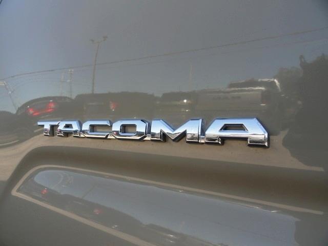 Toyota Tacoma photo 10