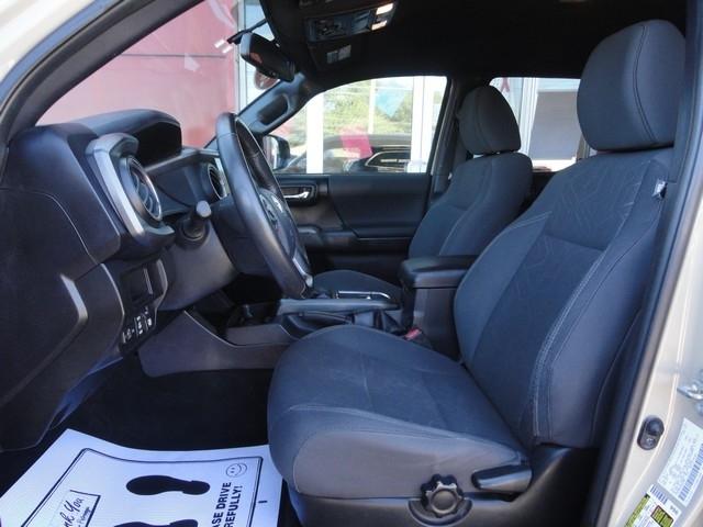 Toyota Tacoma photo 13
