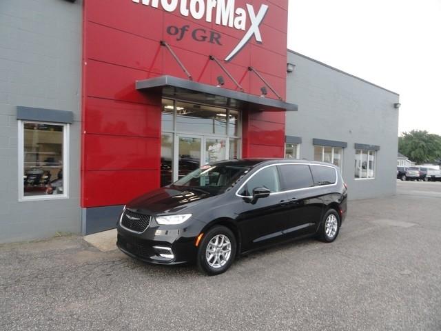 Chrysler Pacifica Touring L FWD 2023