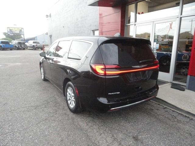 Chrysler Pacifica Touring L FWD 2023
