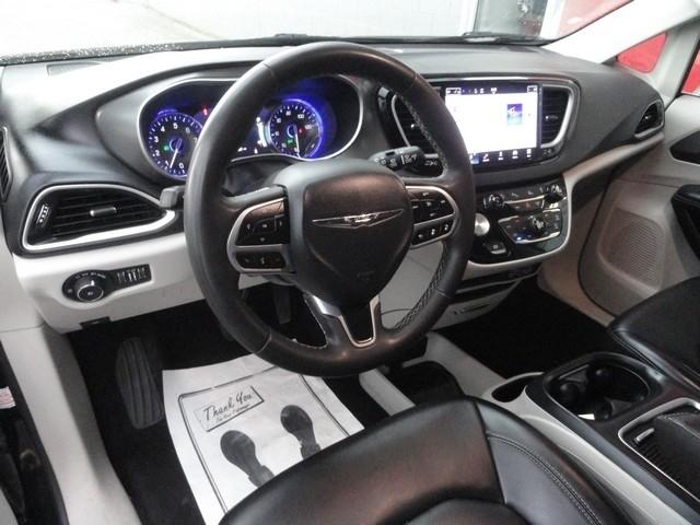 Chrysler Pacifica Touring L FWD 2023