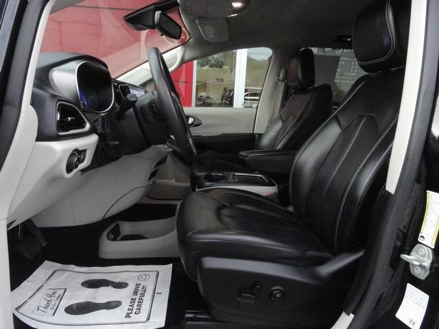 Chrysler Pacifica Touring L FWD 2023