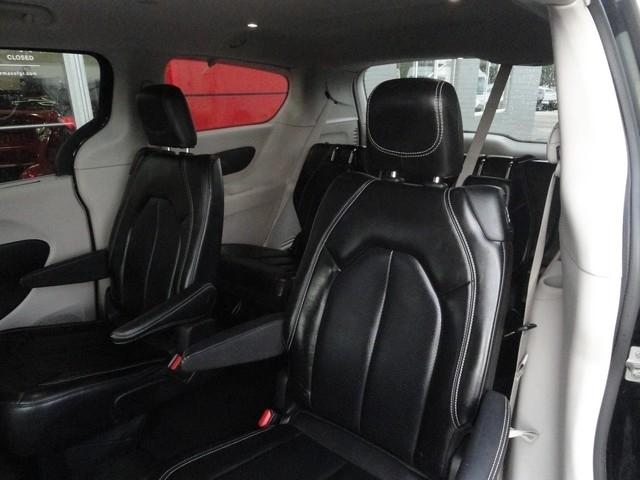 Chrysler Pacifica Touring L FWD 2023