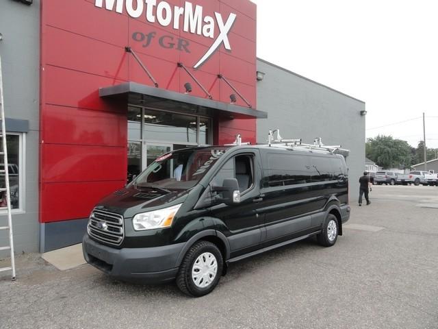 Ford Transit Wagon T-350 148" Low Roof XLT Swing-Out RH Dr 2017