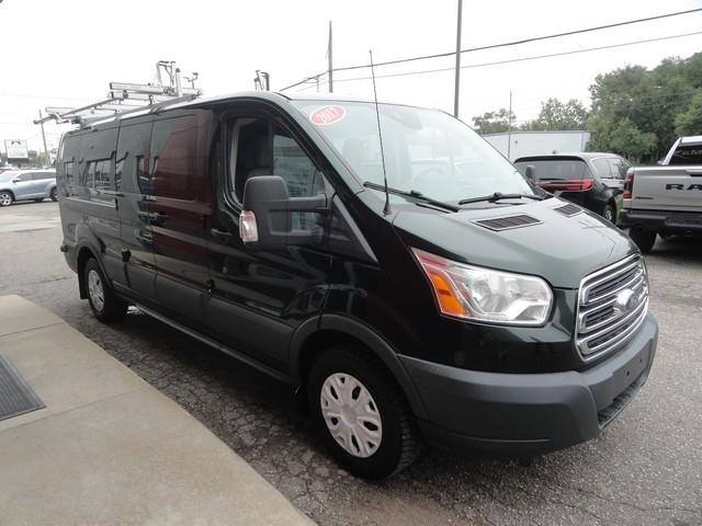 Ford Transit Wagon T-350 148" Low Roof XLT Swing-Out RH Dr 2017