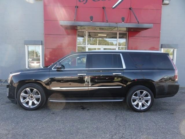 Cadillac Escalade ESV 4WD 4dr Luxury 2018