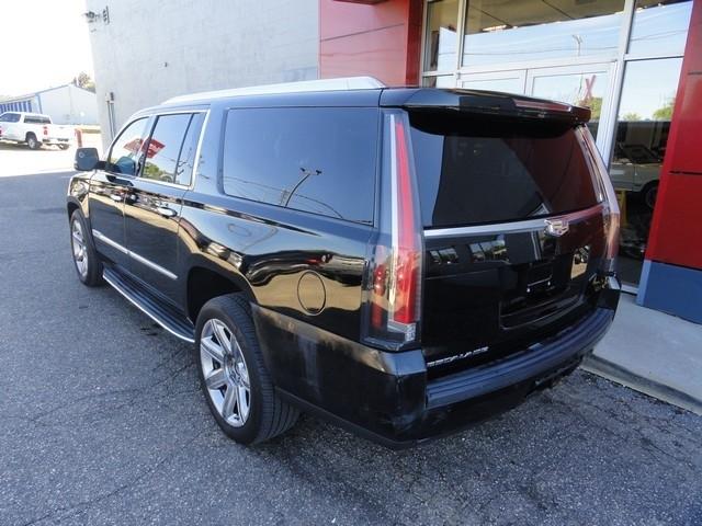 Cadillac Escalade ESV 4WD 4dr Luxury 2018