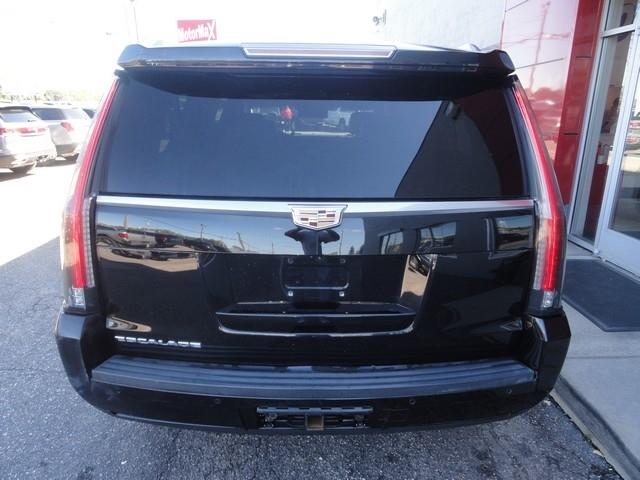 Cadillac Escalade ESV 4WD 4dr Luxury 2018