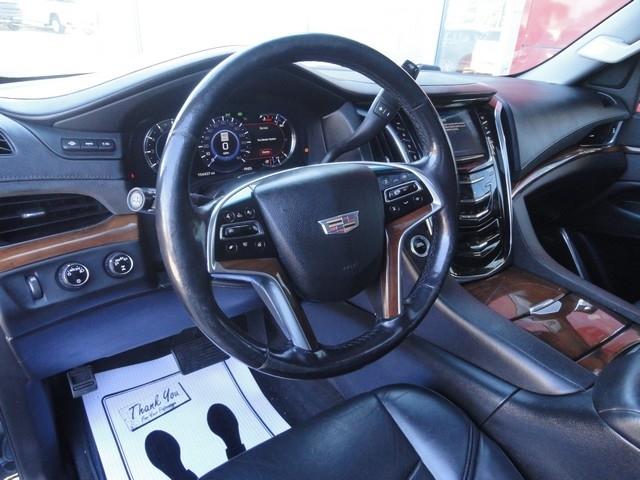 Cadillac Escalade ESV 4WD 4dr Luxury 2018