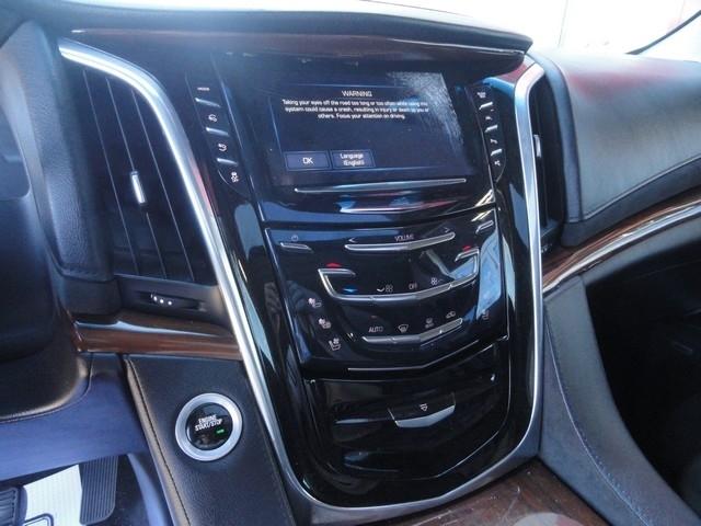 Cadillac Escalade ESV 4WD 4dr Luxury 2018