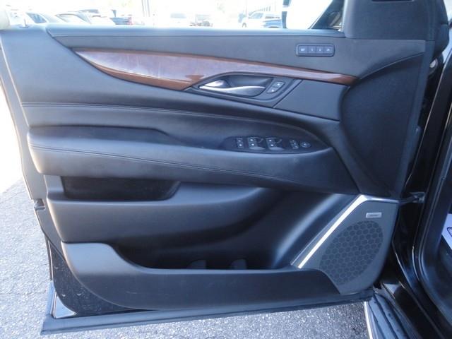 Cadillac Escalade ESV 4WD 4dr Luxury 2018