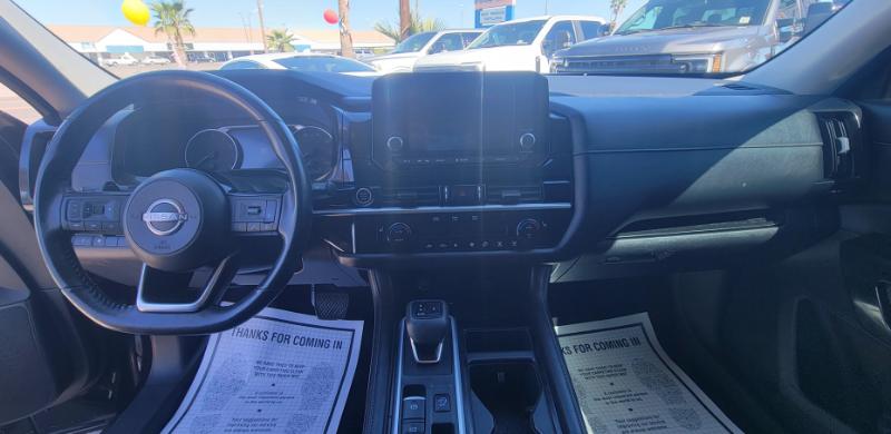 Nissan Pathfinder SV 2022