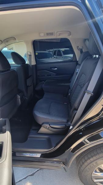 Nissan Pathfinder SV 2022