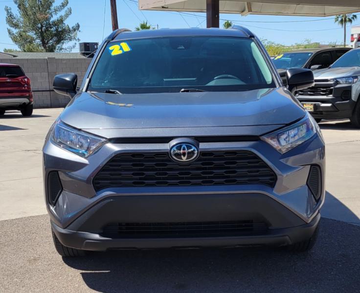 Toyota RAV4 LE 2021