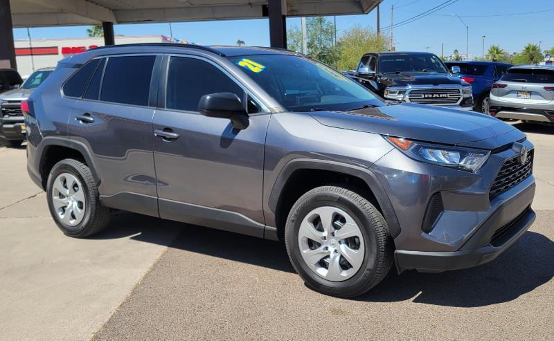 Toyota RAV4 LE 2021