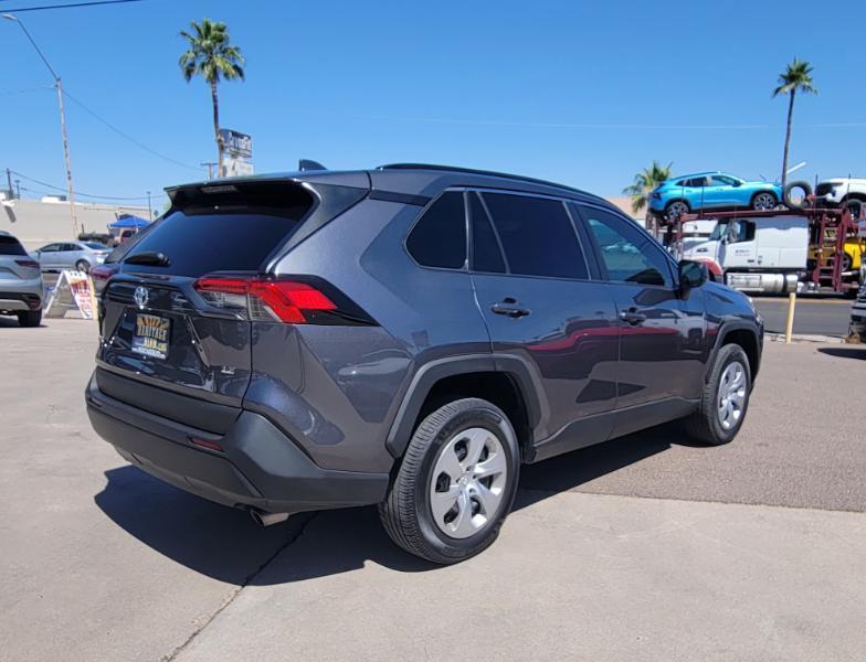Toyota RAV4 LE 2021