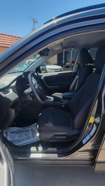 Toyota RAV4 LE AWD 2021