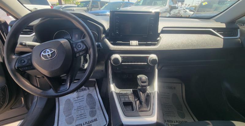 Toyota RAV4 LE AWD 2021