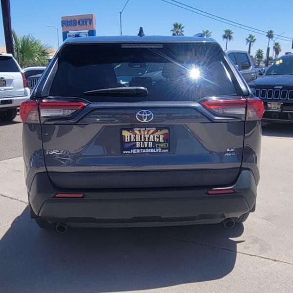 Toyota RAV4 LE AWD 2021