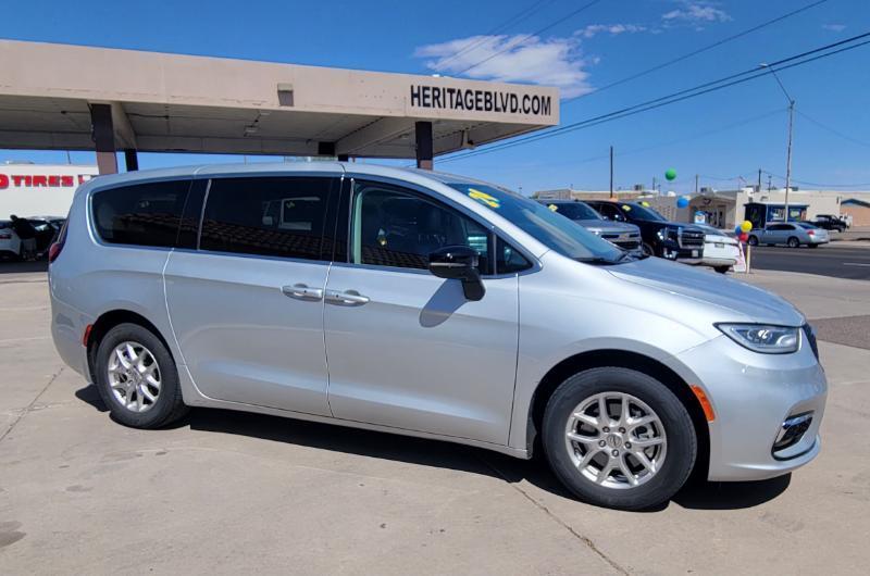Chrysler Pacifica Touring L 2024