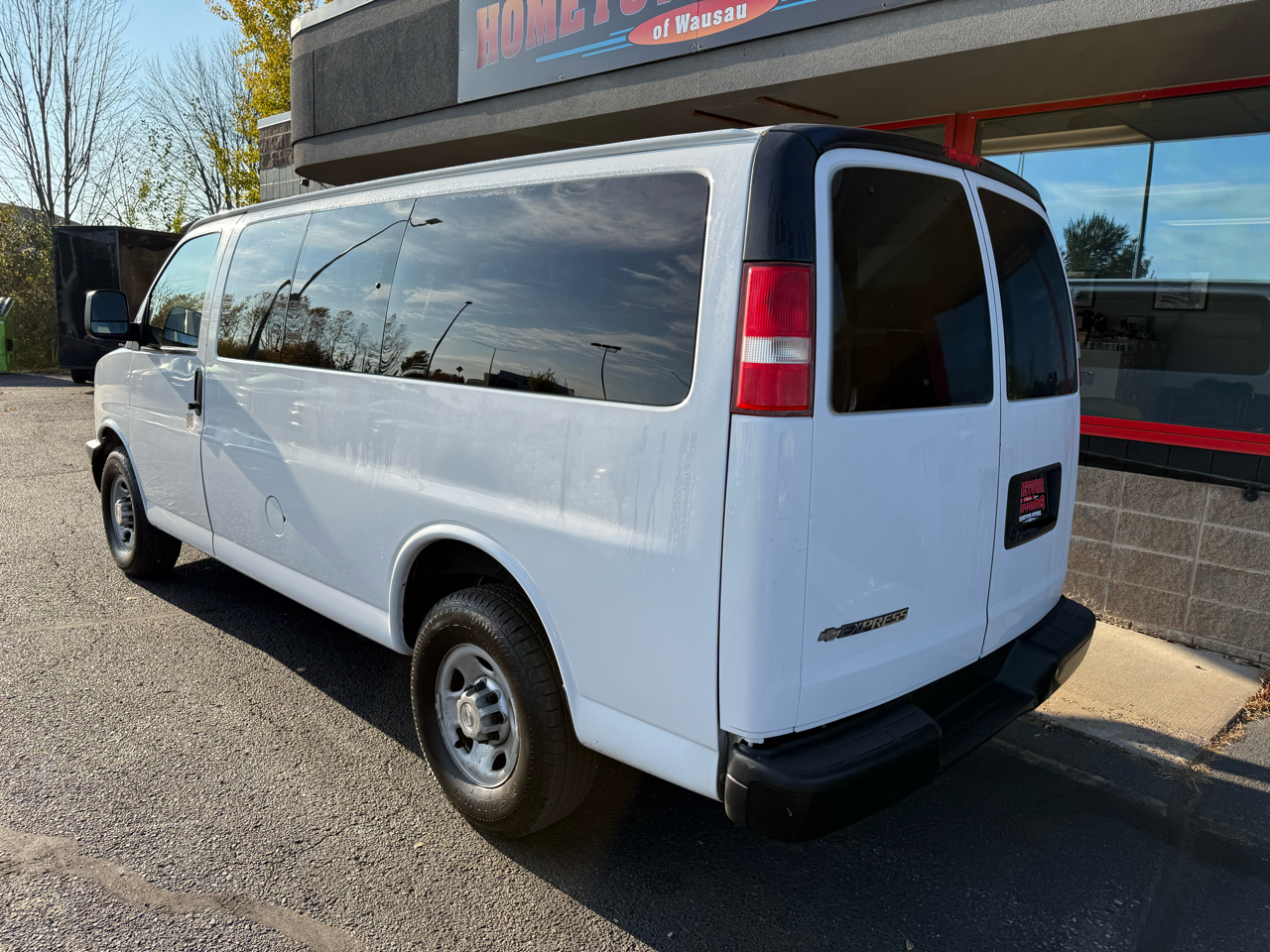 2017 Chevrolet Express LS 2500 photo 3