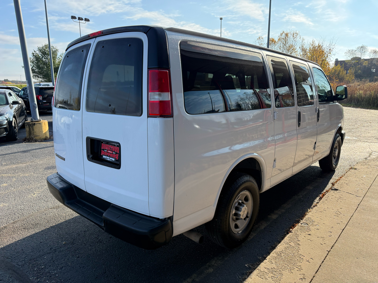 2017 Chevrolet Express LS 2500 photo 4
