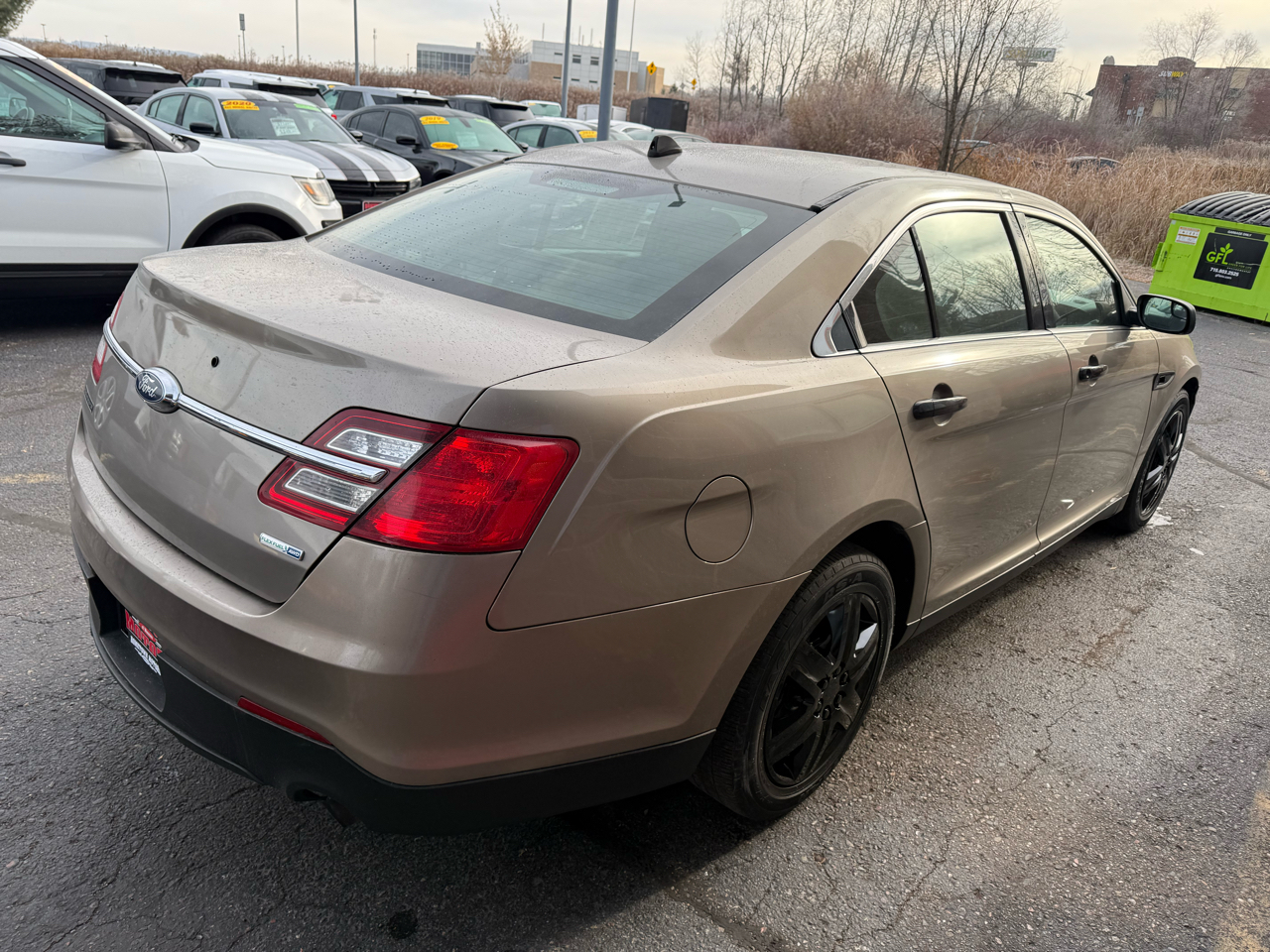 2018 Ford Taurus photo 2