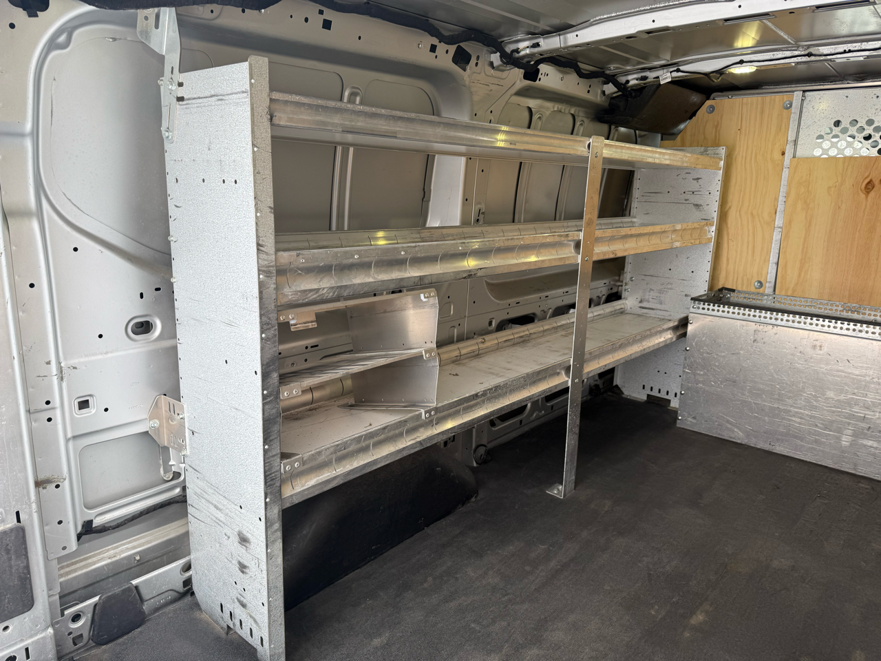 Ford Transit 250 Van Low Roof w/Sliding Pass. 130-in. WB 2017