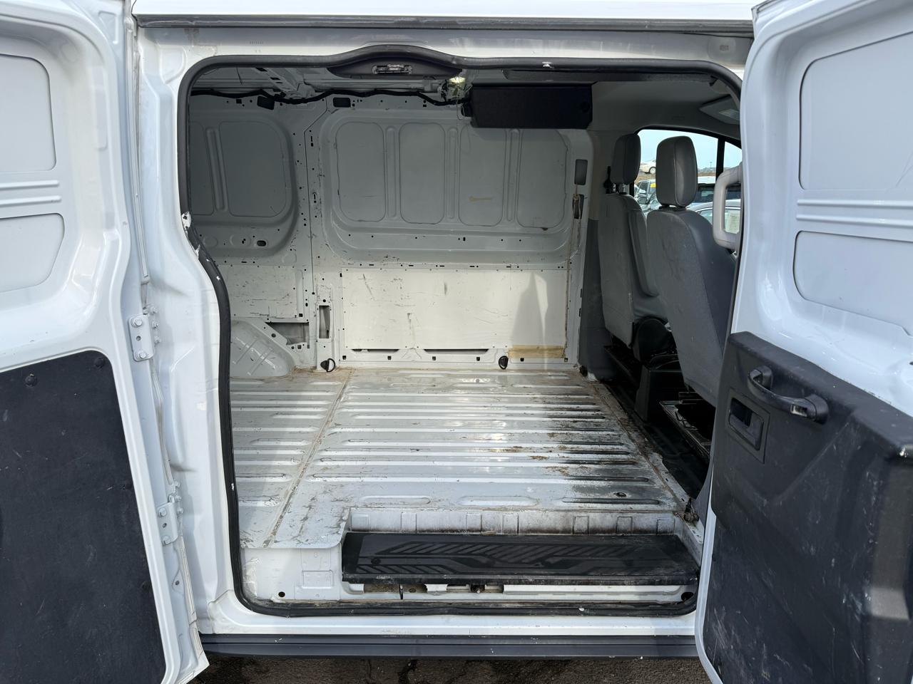 Ford Transit 150 Van Low Roof 60/40 Pass. 130-in. WB 2017