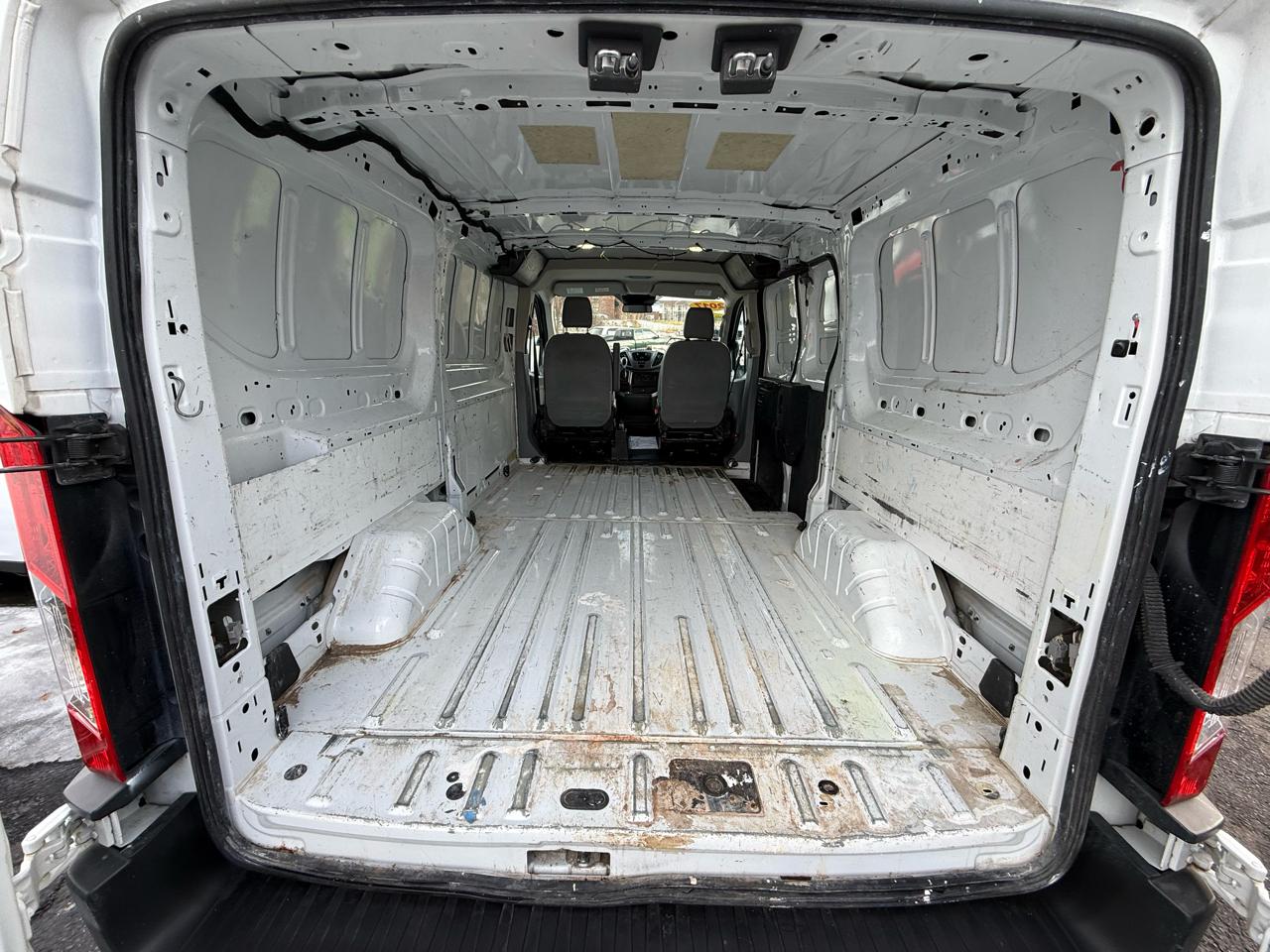 Ford Transit 150 Van Low Roof 60/40 Pass. 130-in. WB 2017