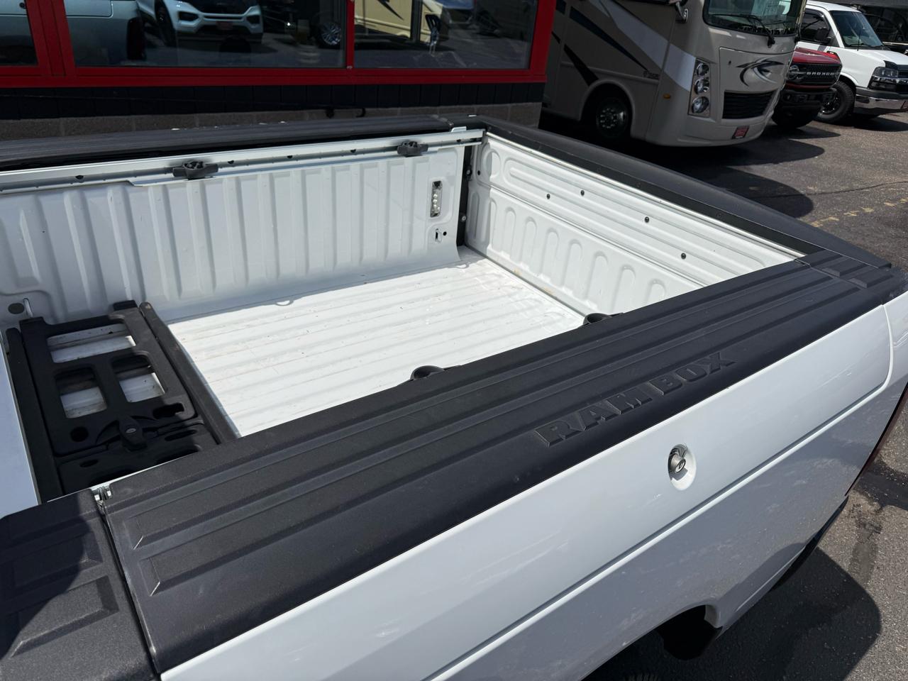 RAM 1500 Classic Tradesman Crew Cab SWB 4WD 2021