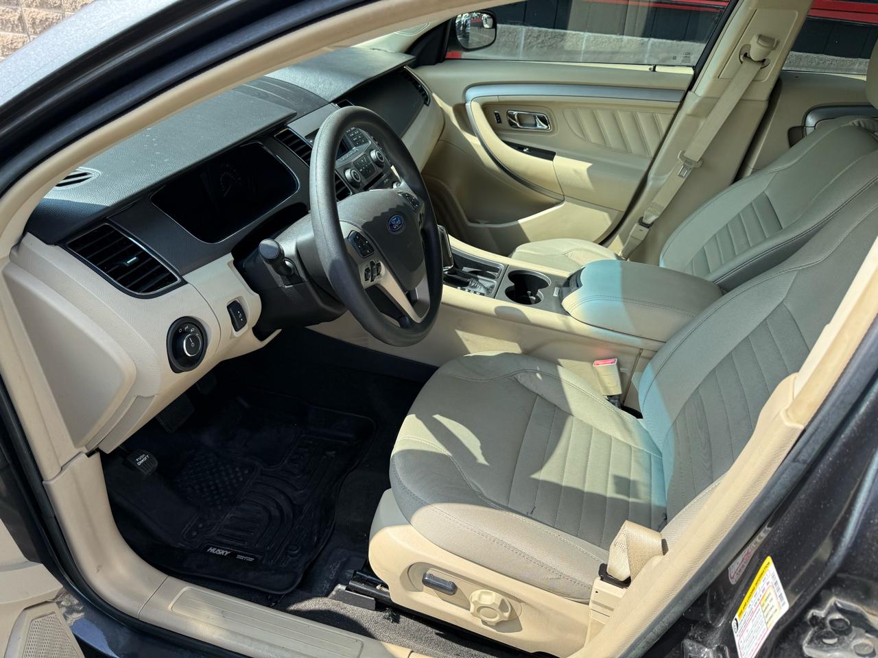 Ford Taurus SE FWD 2016