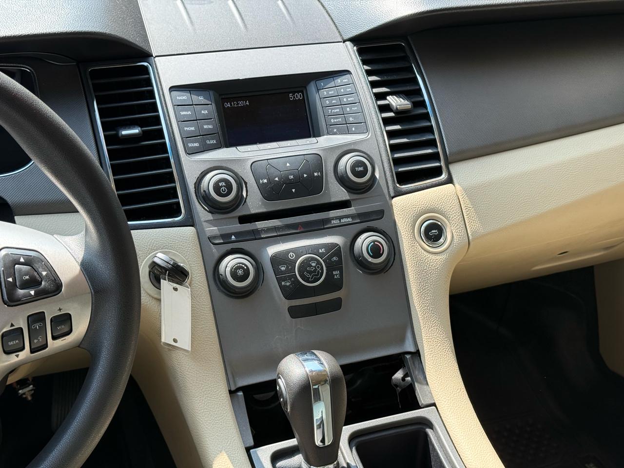 Ford Taurus SE FWD 2016
