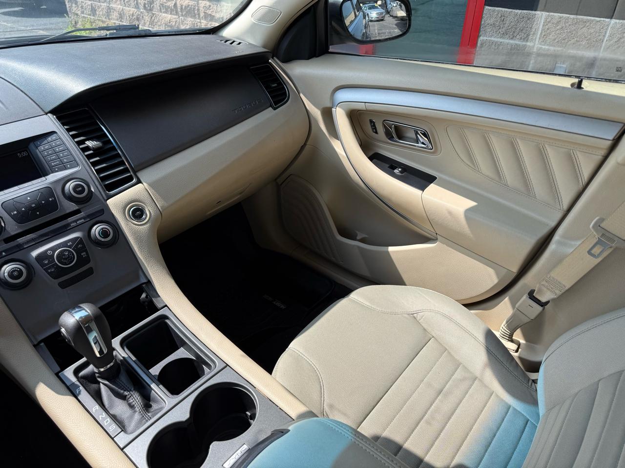 Ford Taurus SE FWD 2016