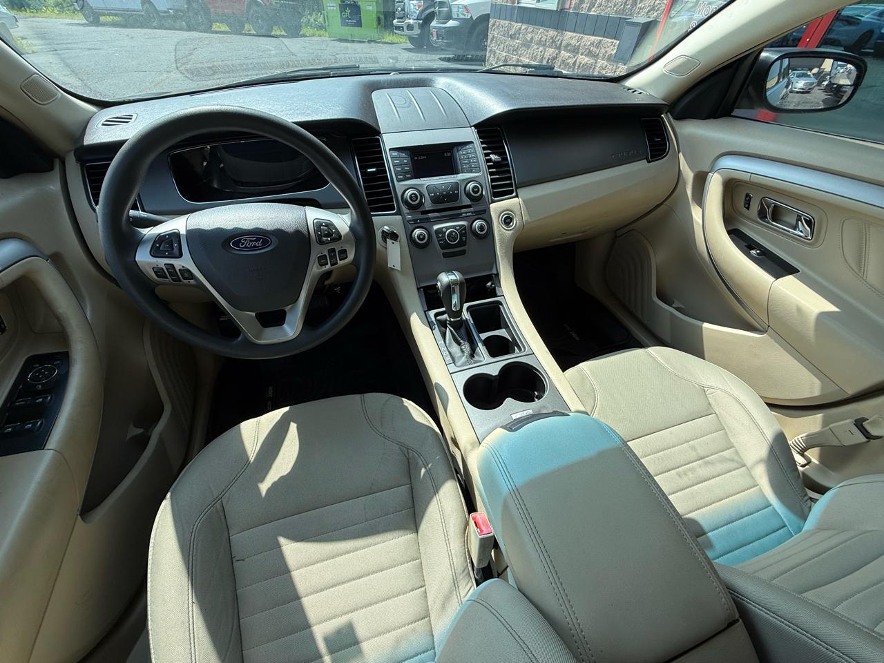 Ford Taurus SE FWD 2016
