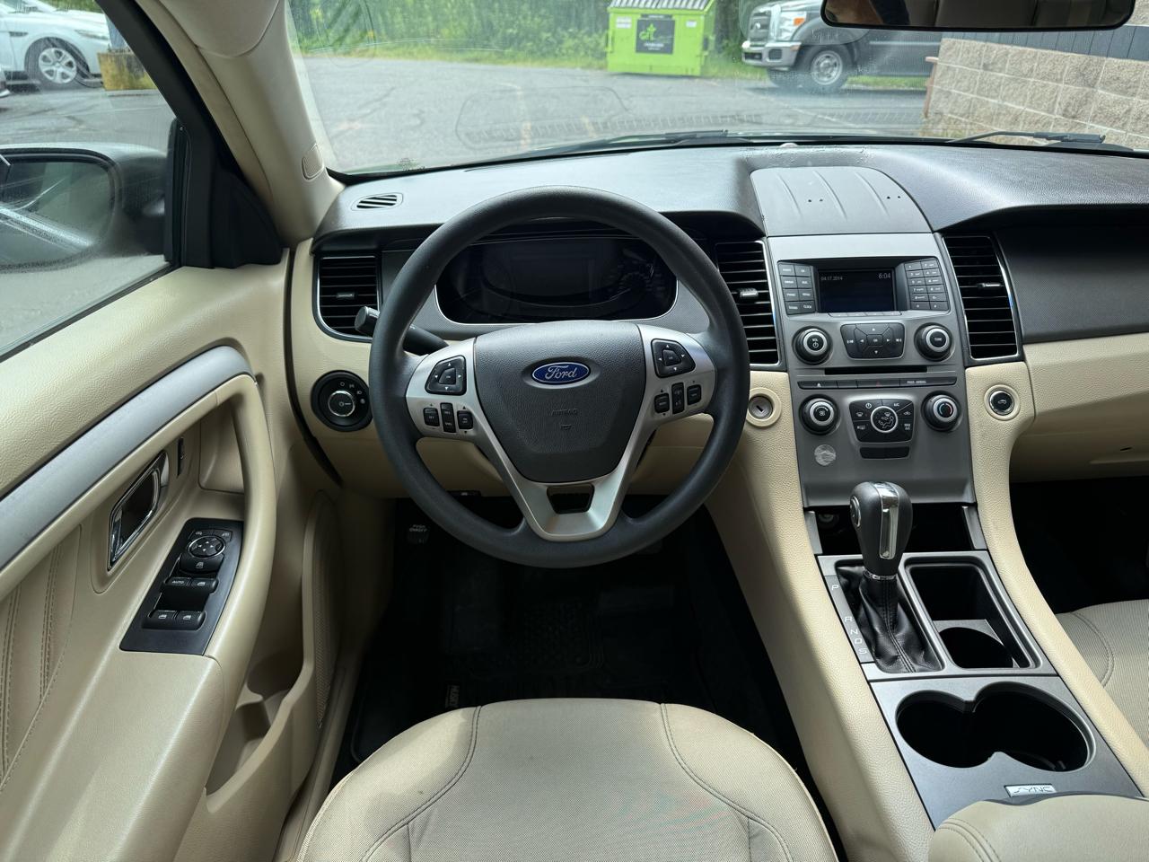 Ford Taurus SE FWD 2016