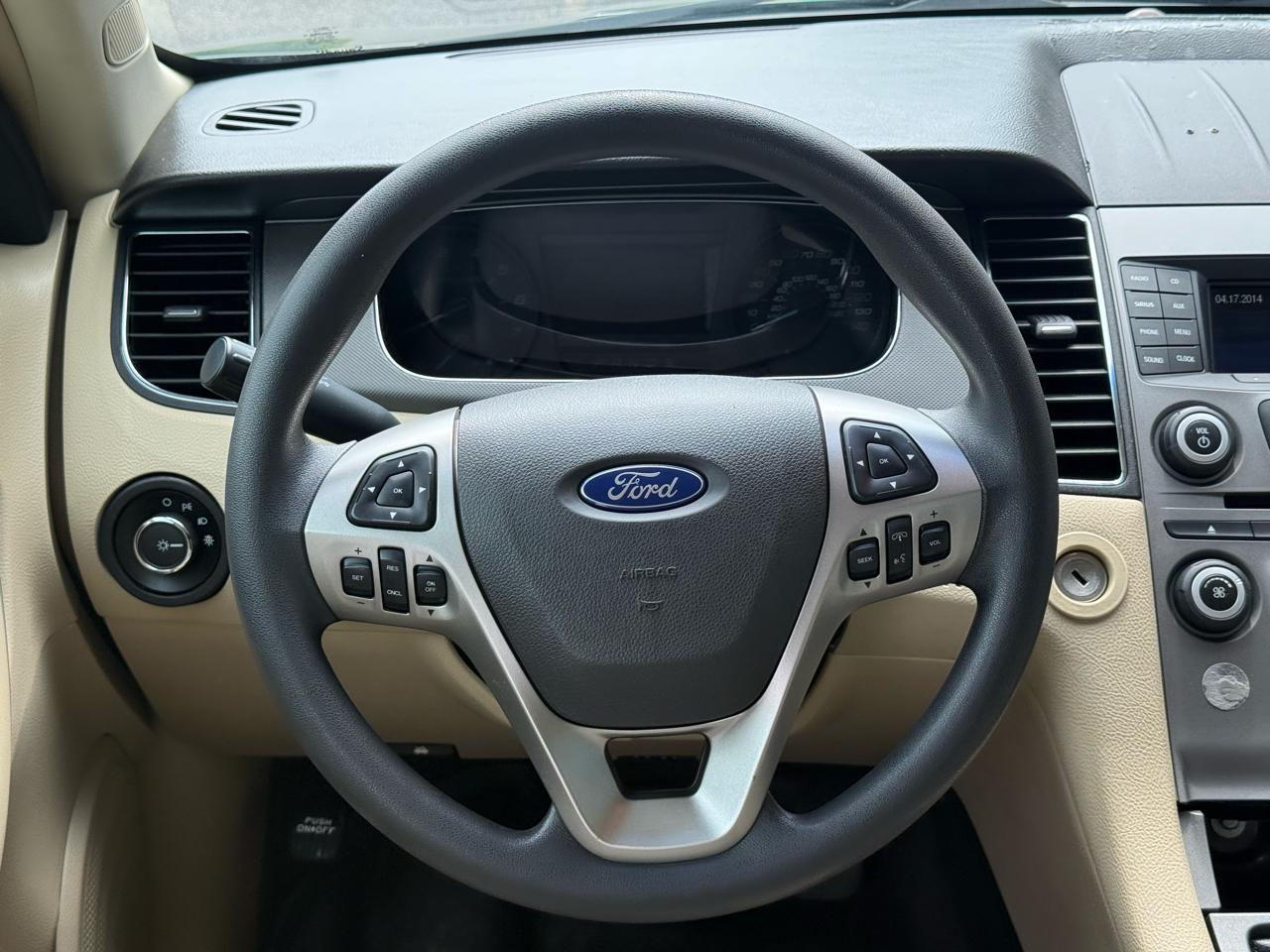 Ford Taurus SE FWD 2016