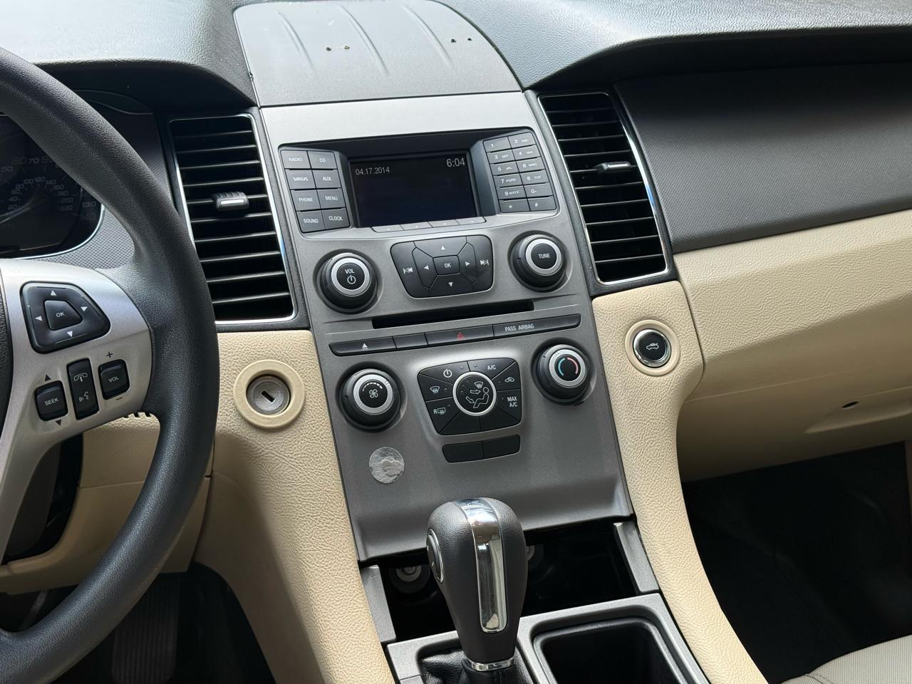Ford Taurus SE FWD 2016
