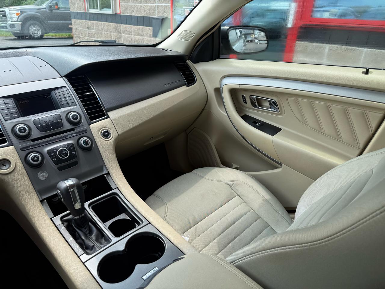 Ford Taurus SE FWD 2016