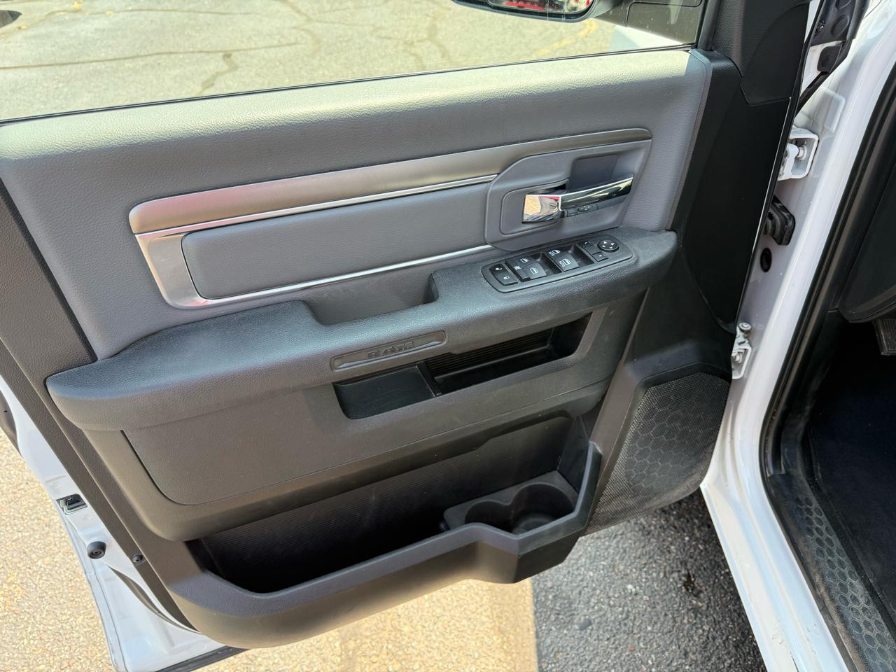 RAM 1500 SLT Quad Cab 4WD 2022