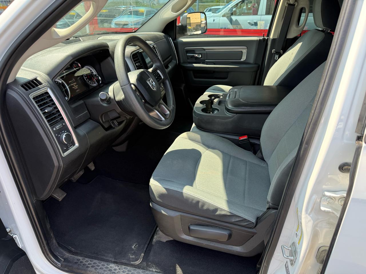 RAM 1500 SLT Quad Cab 4WD 2022