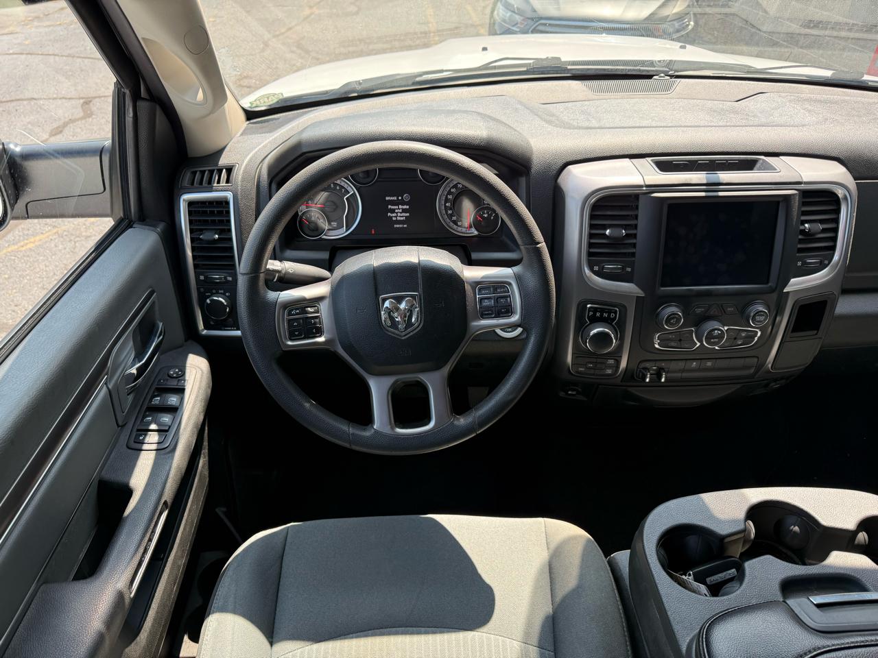 RAM 1500 SLT Quad Cab 4WD 2022