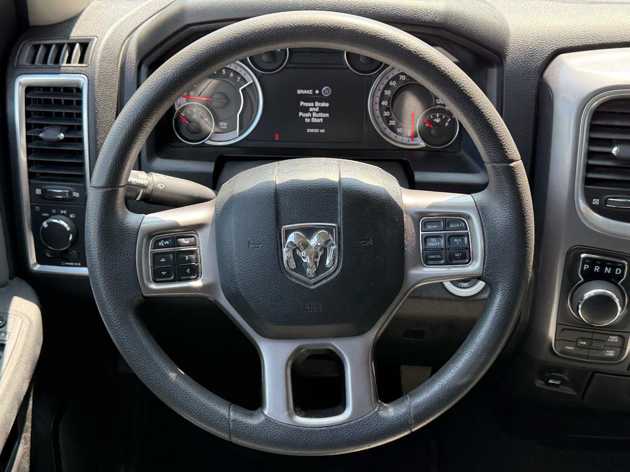 RAM 1500 SLT Quad Cab 4WD 2022