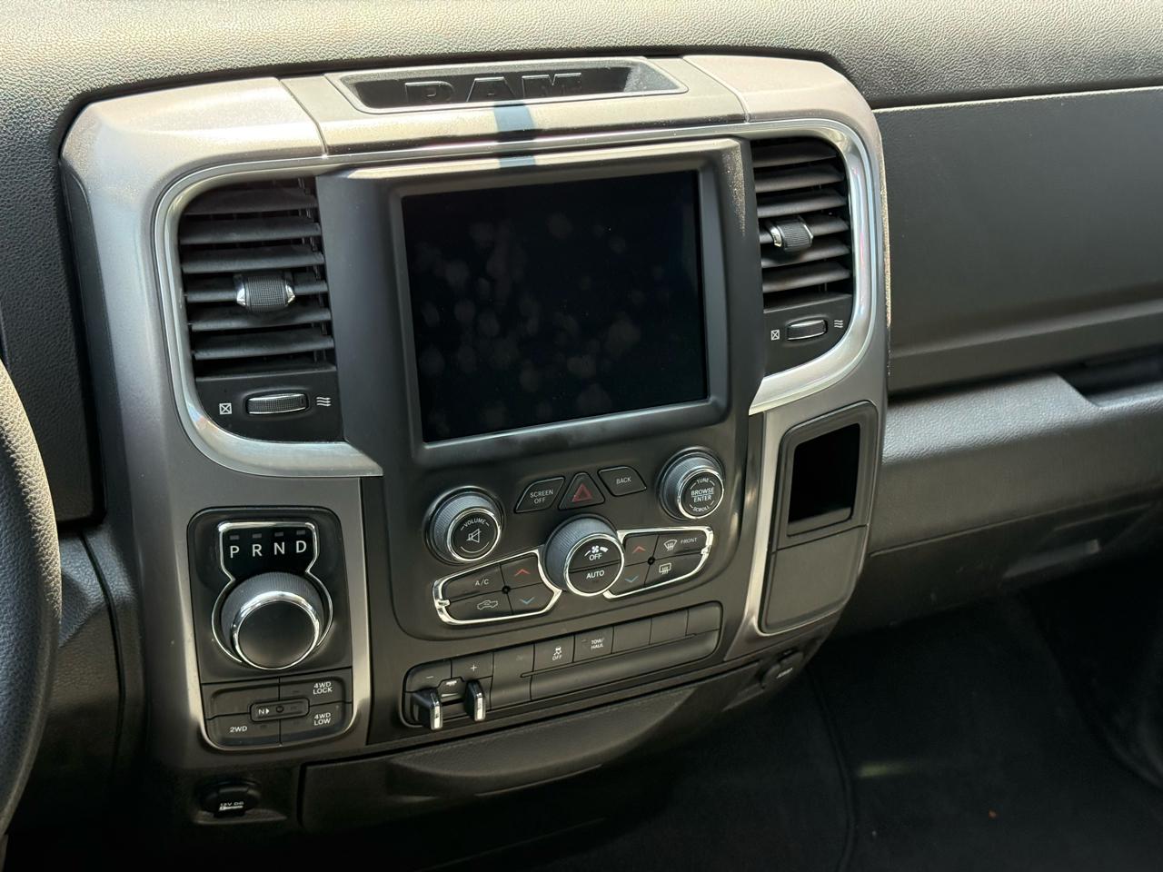 RAM 1500 SLT Quad Cab 4WD 2022