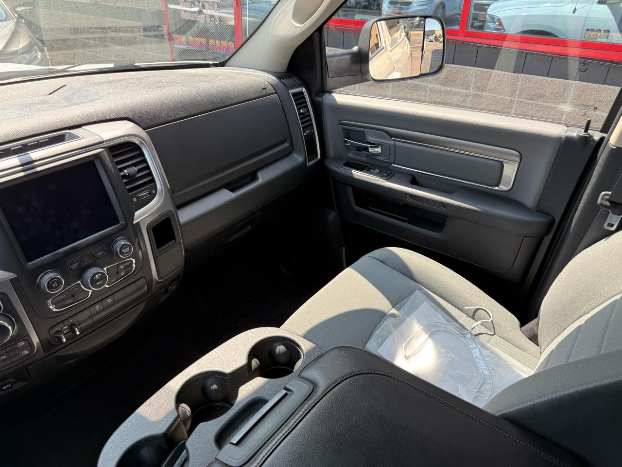RAM 1500 SLT Quad Cab 4WD 2022