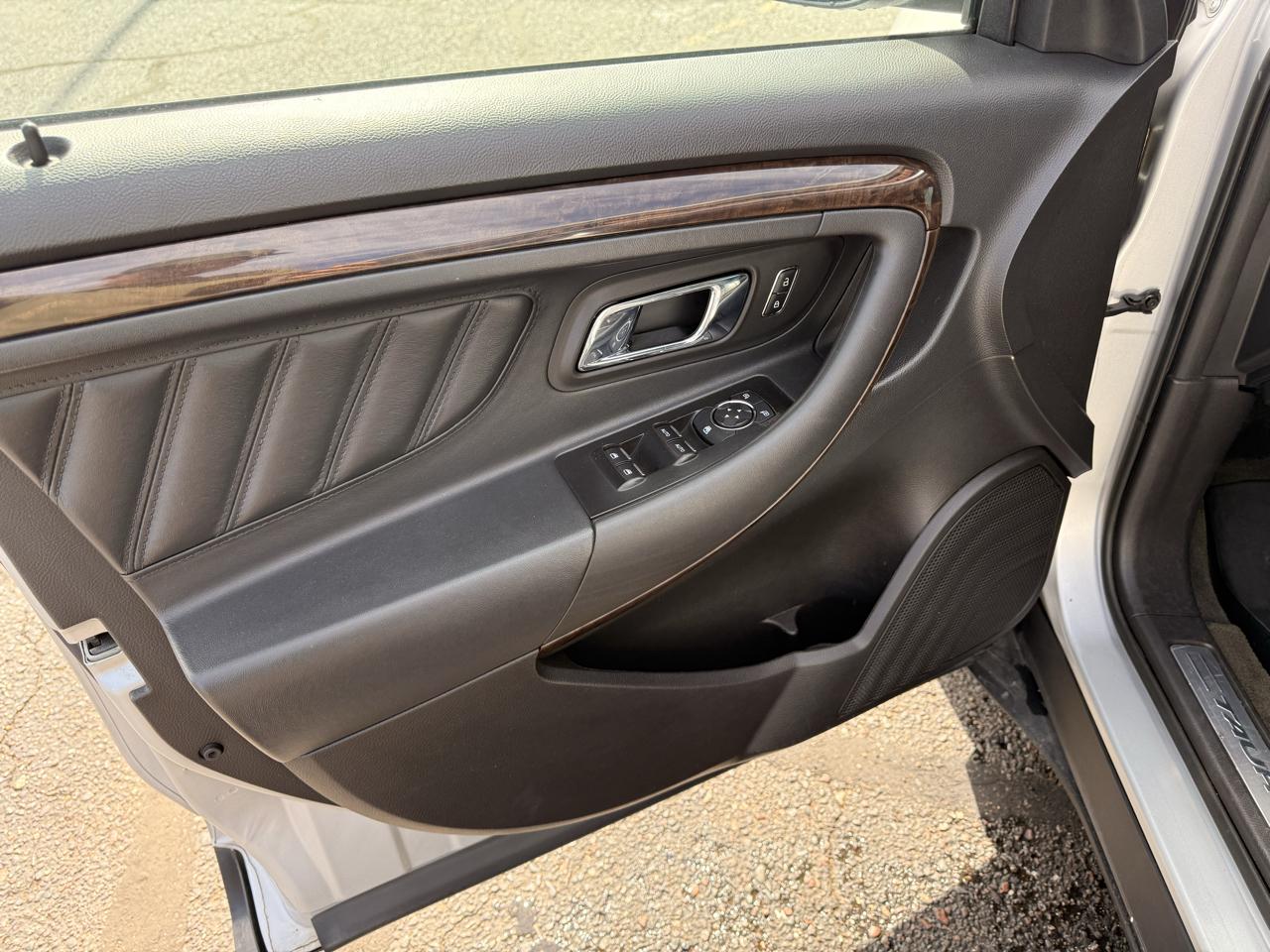 Ford Taurus Limited FWD 2013