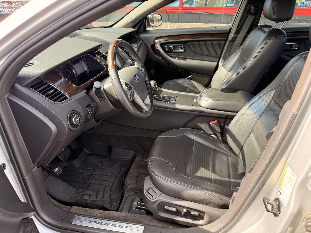 Ford Taurus Limited FWD 2013